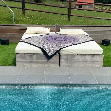 La Douceur De La Miclette Bed & Breakfast